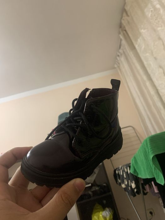 Продам лакированные ботинки ZARA