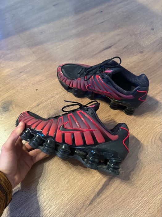 Nike shox red/black