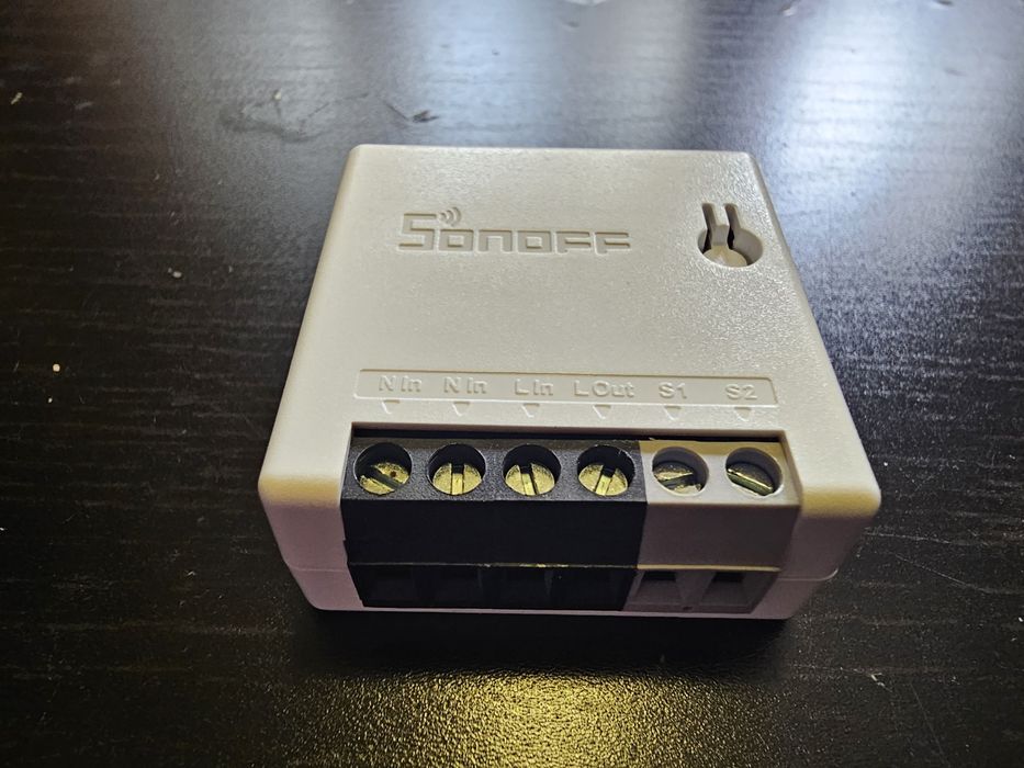 Întrerupător Sonoff mini Wifi, aplicație dedicată