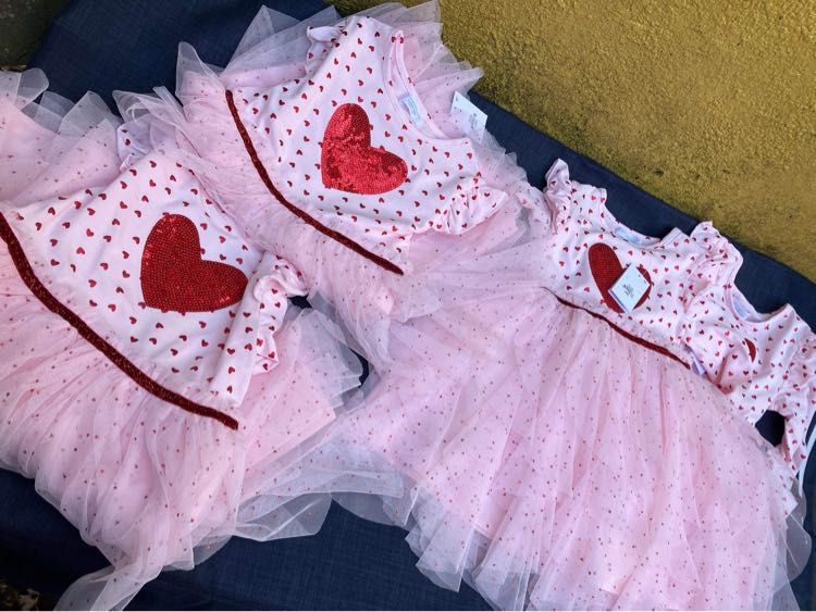 Страхотни детски рокли с тюл , дълъг ръкав, на сърца , 30 лв