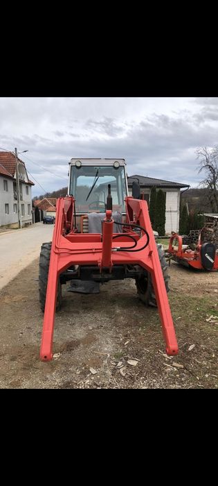 Vând încărcător tractor
