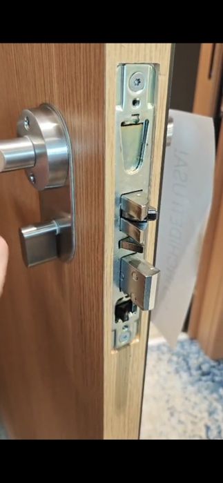 Lacatus profesionit/Locksmith 24h/Deblocari Usi non stop/Usa Bl