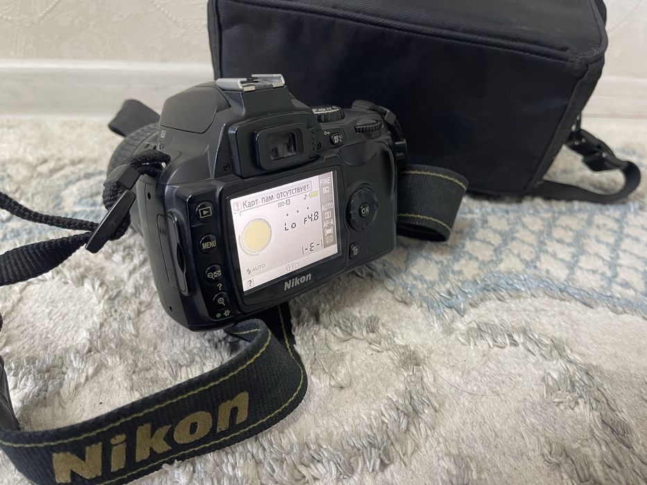 Продам зеркальный фотоаппарат Nikon D40