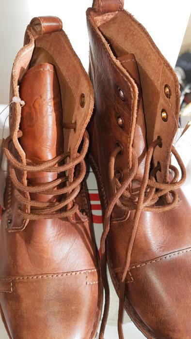 Ghetuțe din piele marca Levi's