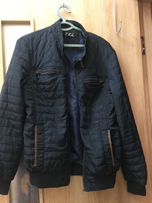 Синяя мужская куртка