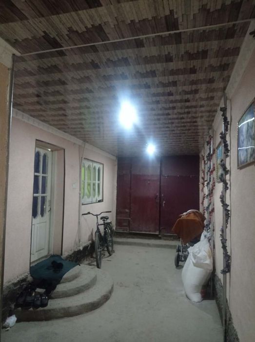 Hovli sotiladi hamma sharoiti bor