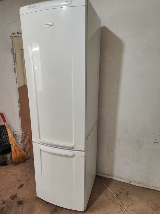 Холодильник рабочий