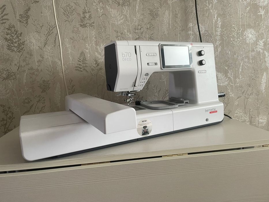 Продам Программируемую швейную машинку Bernette B70 DECO