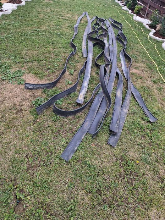 Vând separator gazon  negru