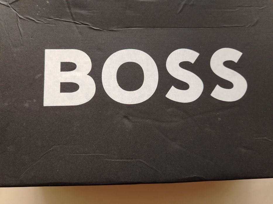 Продам кроссовки BOSS  черн кожа 41 р