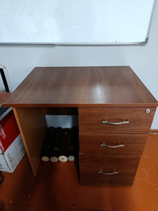 Офисный стол продается