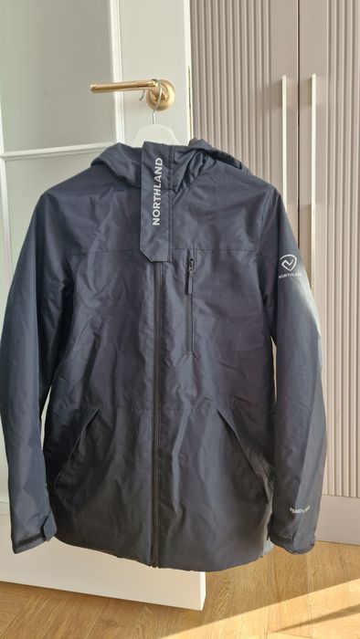 Продам ветровку на мальчика.