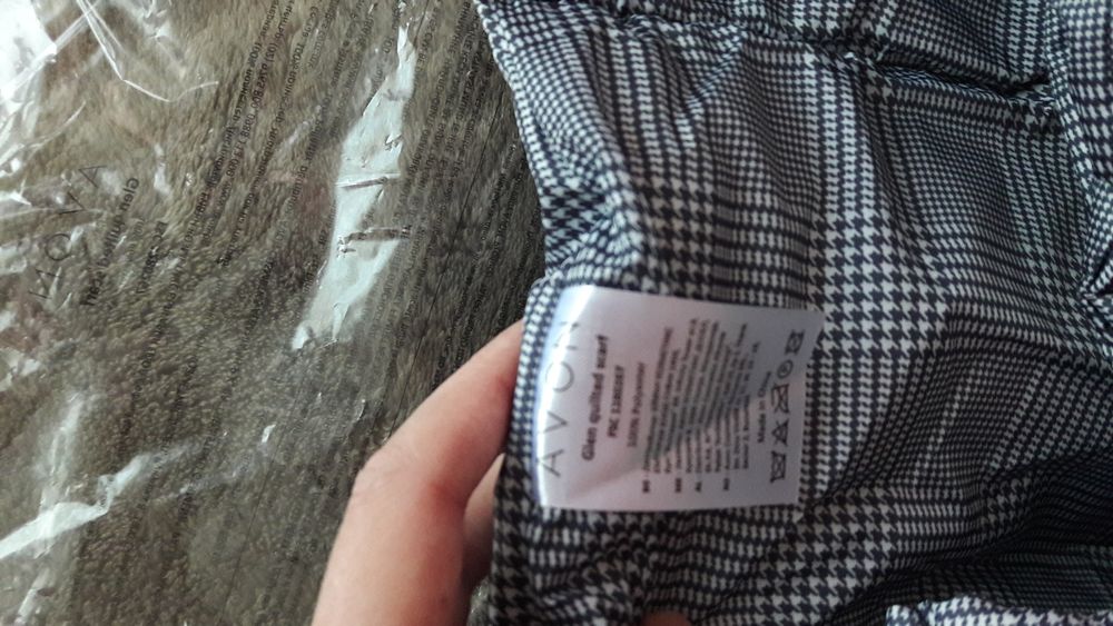 Нов шал - AVON. Чисто нов!