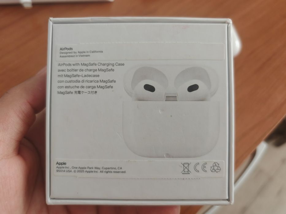 Наушники Airpods