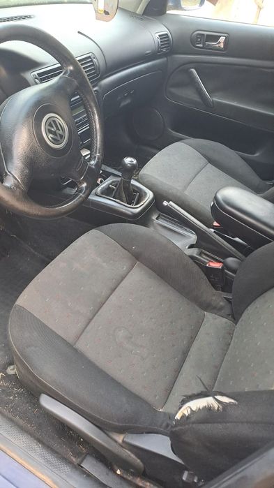 Vând sau dezmembrez passat radiat