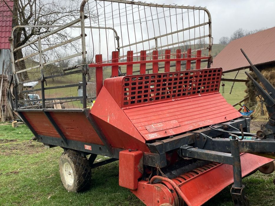 Vând remorcă de adunat fân