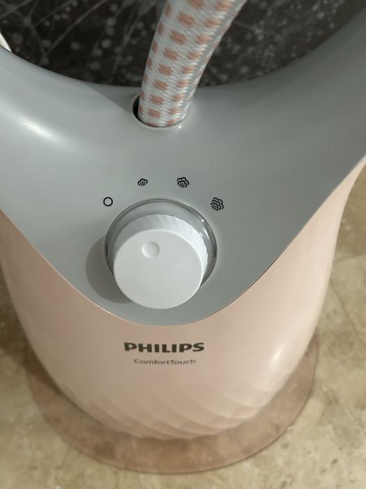 Aparat de călcat vertical Philips ComfortTouch GC557/30.