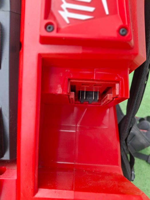 Машина за почистване на тръби и канали MILWAUKEE M18