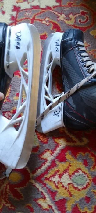 Продаю хоккейные коньки