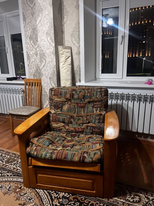Отдам 2 кресло и диван срочно