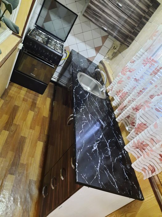 Кухонная мебель основание мдф, фасад акрил состояние аккуротно