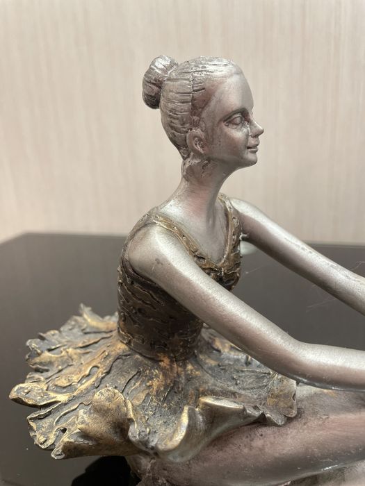 Балерина статуетка