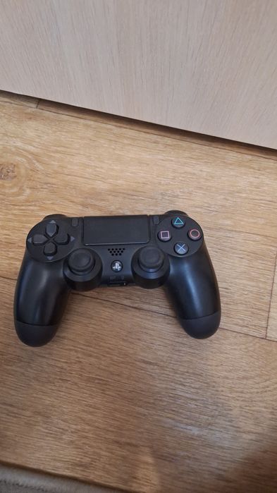 Playstation 4 slim и джойсткики