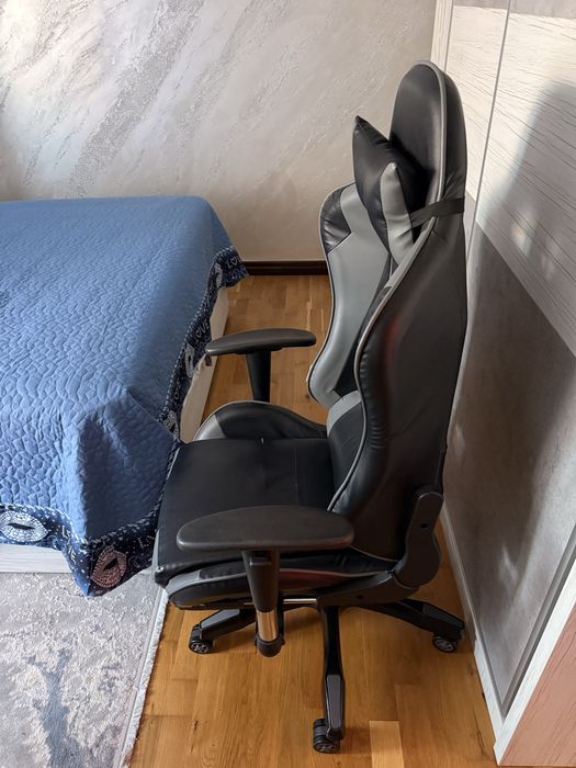 Vand scaun de gaming pentru birou
