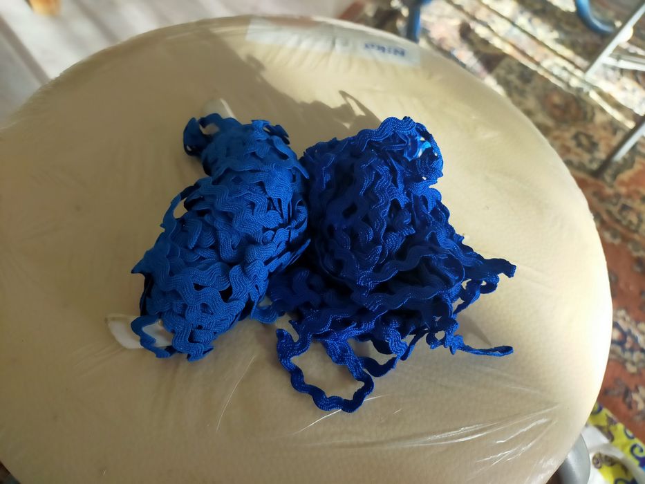 Продам тесьма советская новая цвета разные