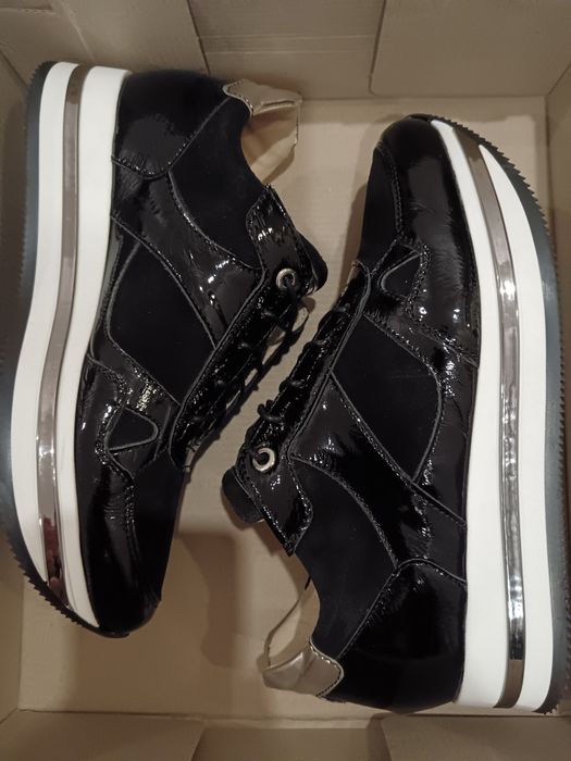 Ниски маратонки OLEKSY черно със сребристо