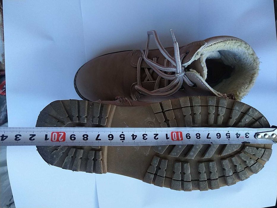 Vând ghete mărimea 34