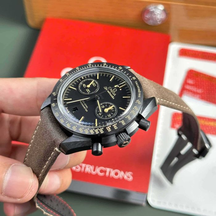 Omega speedmaster dark side of the moon кафяв
