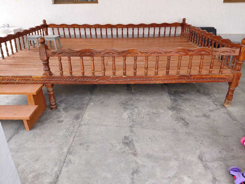 Тапчан.. Ва дворе