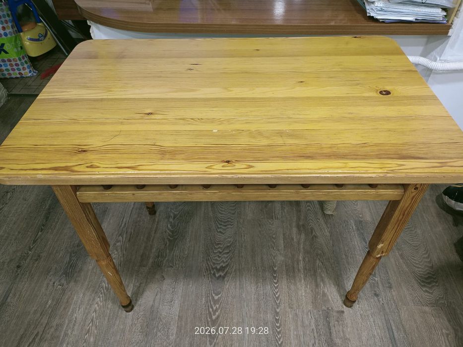 Продам кухонный стол и 2 стула