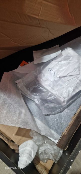 Plita electrica este naoua nu a fost folosita nici o data