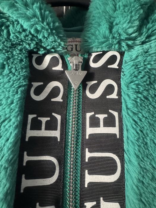 Оригинален елек с качулка Guess