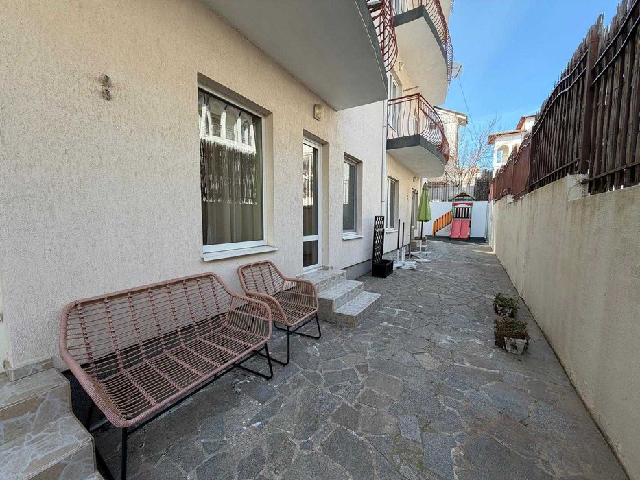 Тристаен апартамент с двор! Свети Влас!