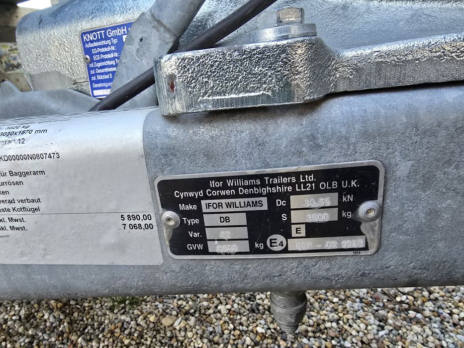 Vând miniexcavator takeuchi tb230 plus trailer