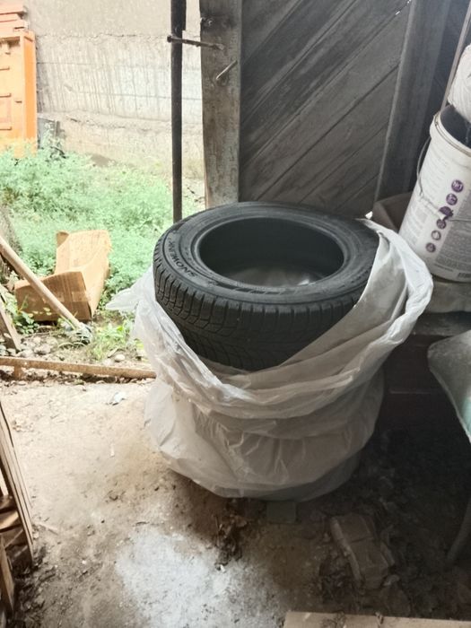Продам шины зимние 15 размер