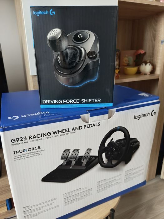 Set Volan Logitech G923 Trueforce + Schimbător viteze Logitech Driving Force