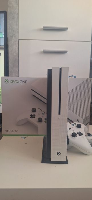 Vând xbox one s 360 de 500gb