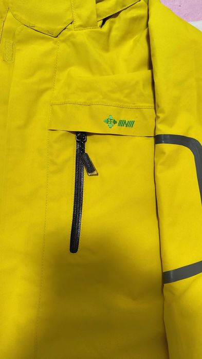 Продаётся мужская куртка-ветровка