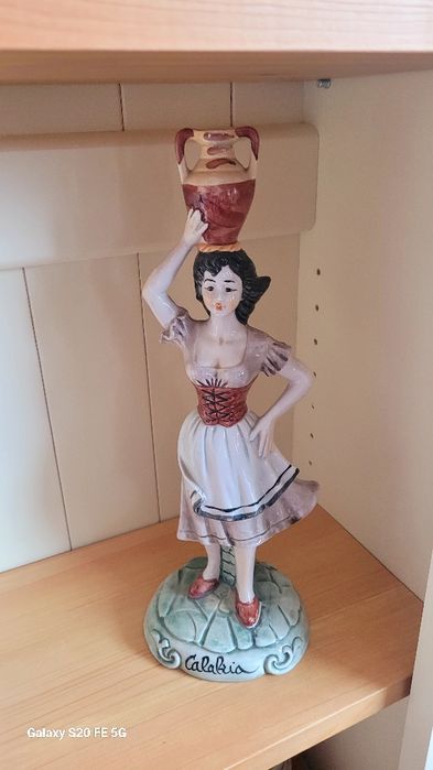 Декоративна порцеланова фигурка