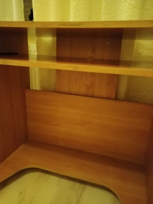 Birou cu spațiu pentru tastatură - 200 lei