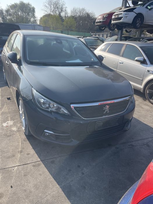Dezmembrez Peugeot 308 1.5 hdi
