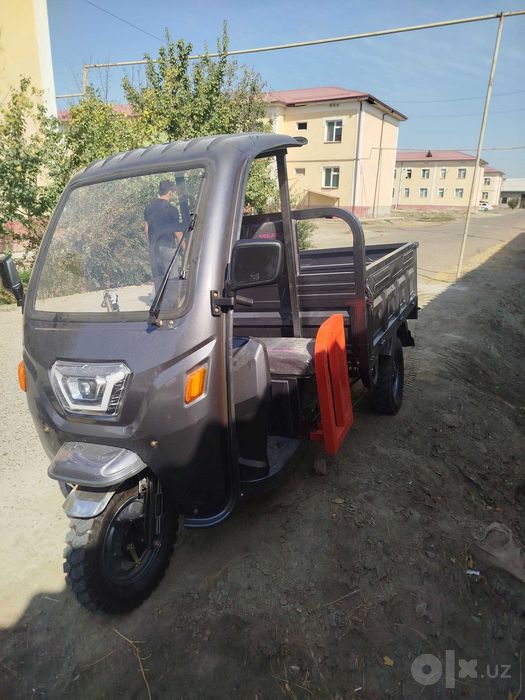 Трицикл электромотоцикл Yougo 72V 2000W до 1000 кг полукабина