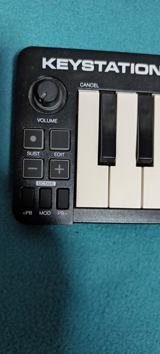 Продам MIDI клавиатуру M Audio