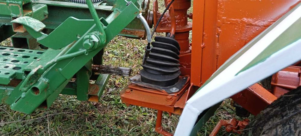 Tractoraș făcut artizanal