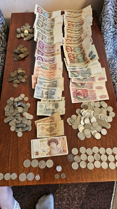 Продам купюры, монеты,  марки.