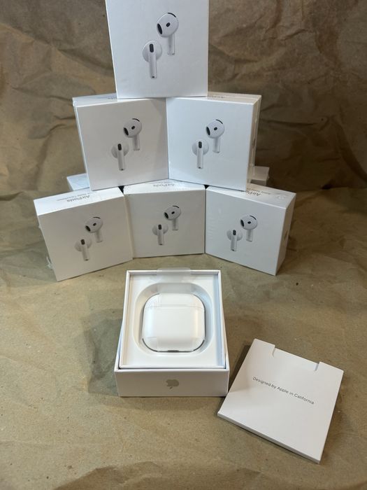 AirPods 4.